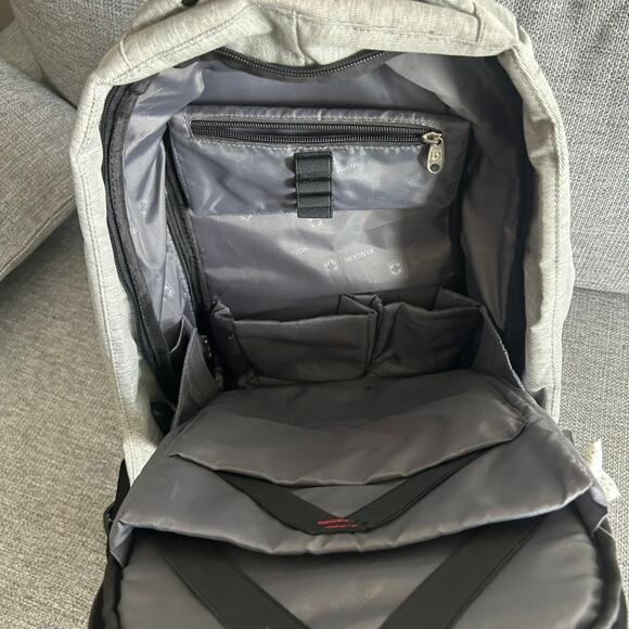 NWOT Ruigor Link 39 Anti-Theft Smart Laptop Backpack USB TSA Ready Grey / Black - Picture 11 of 14